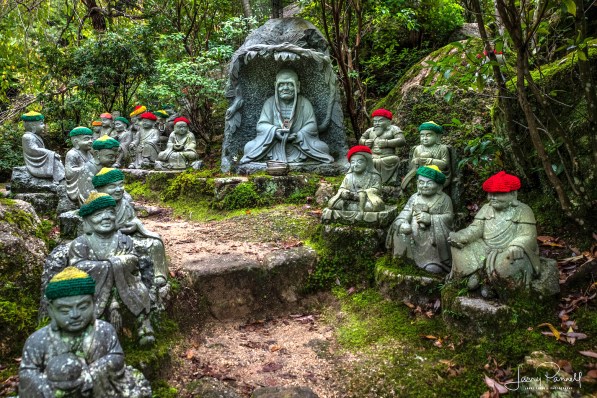 D85_0655_stone monks3