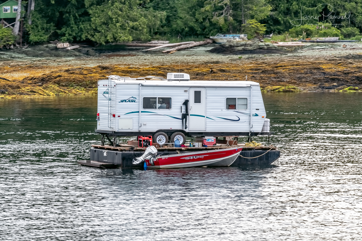 D85_8219 houseboat