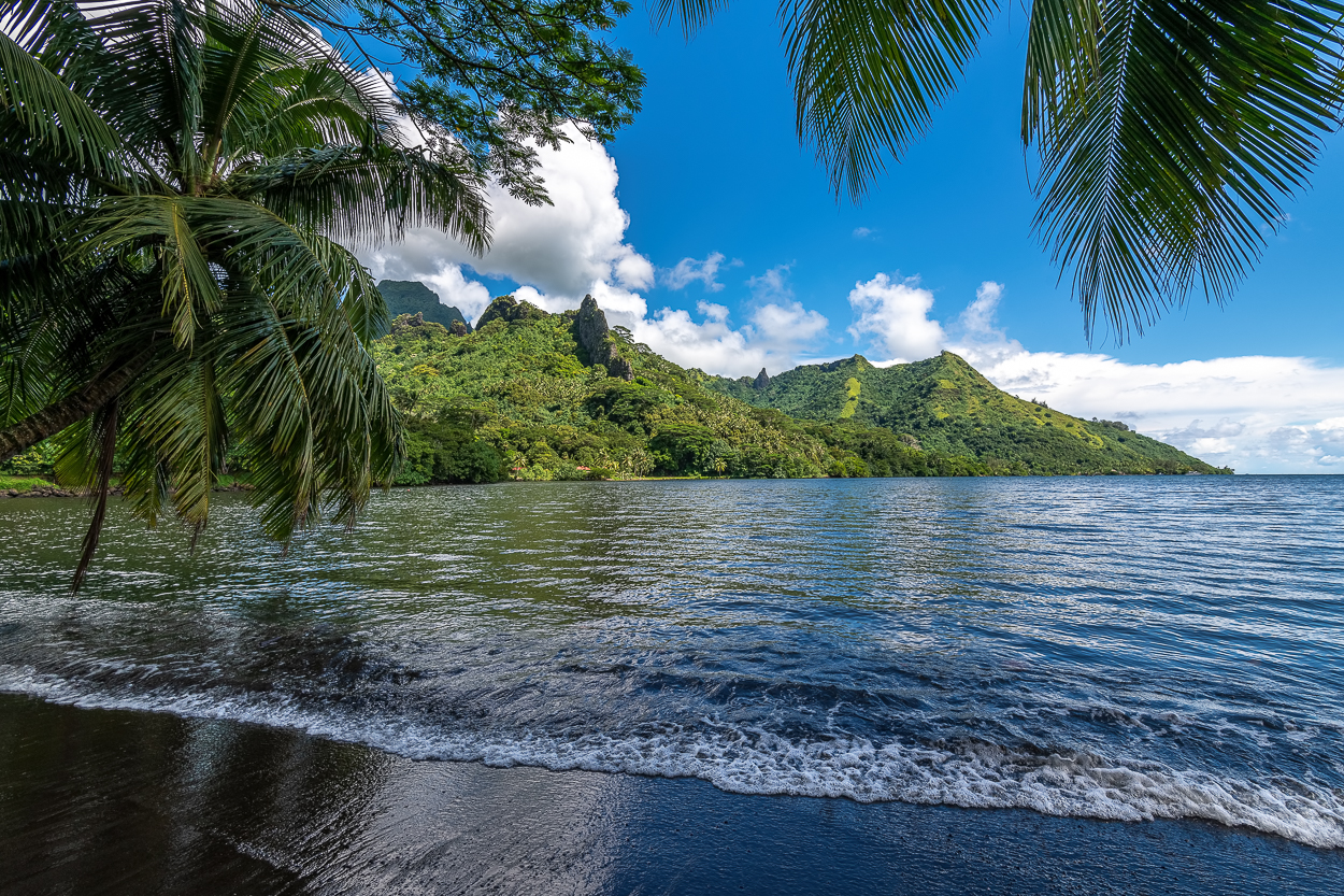DSC 5961 moorea black sand
