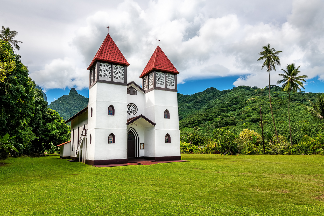 DSC 6072 moorea village church