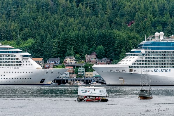 DSC 7887 ships and trailer