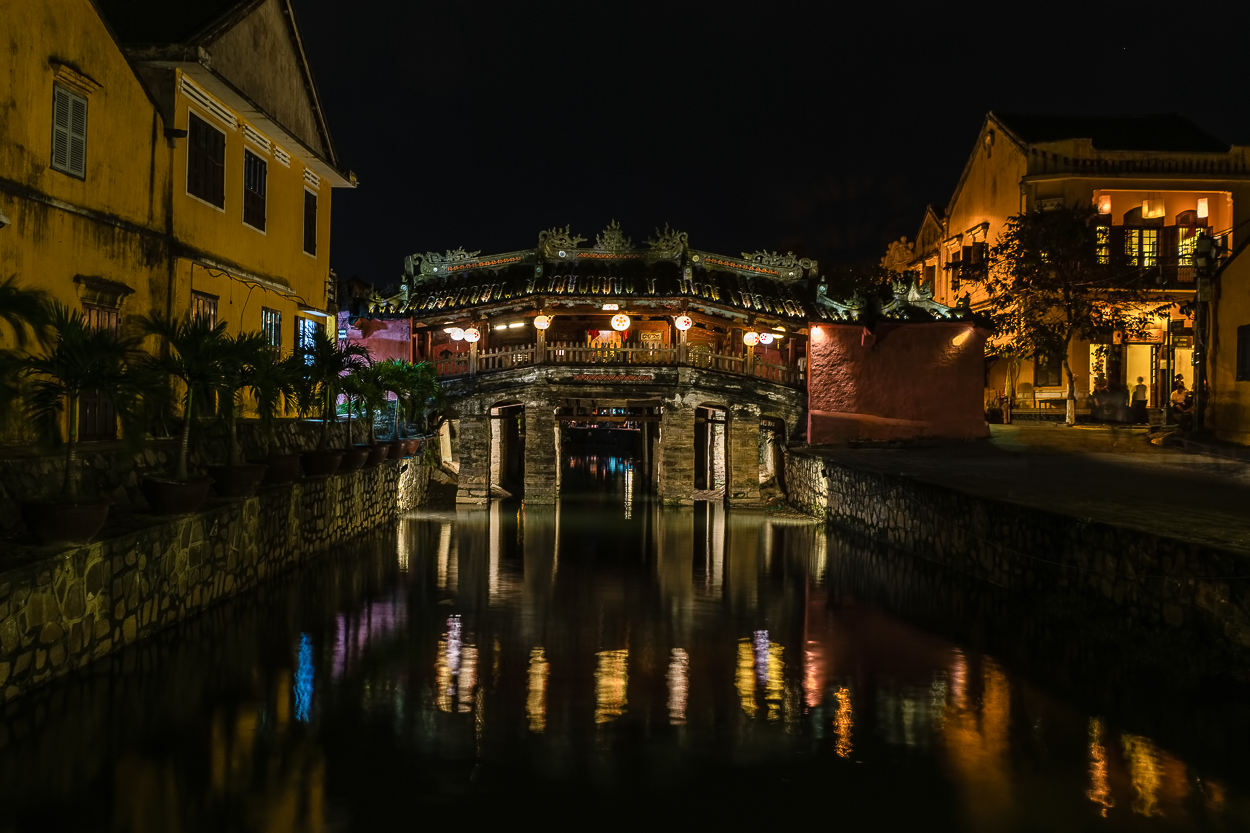 D85_2712 hoi an japanese bridge